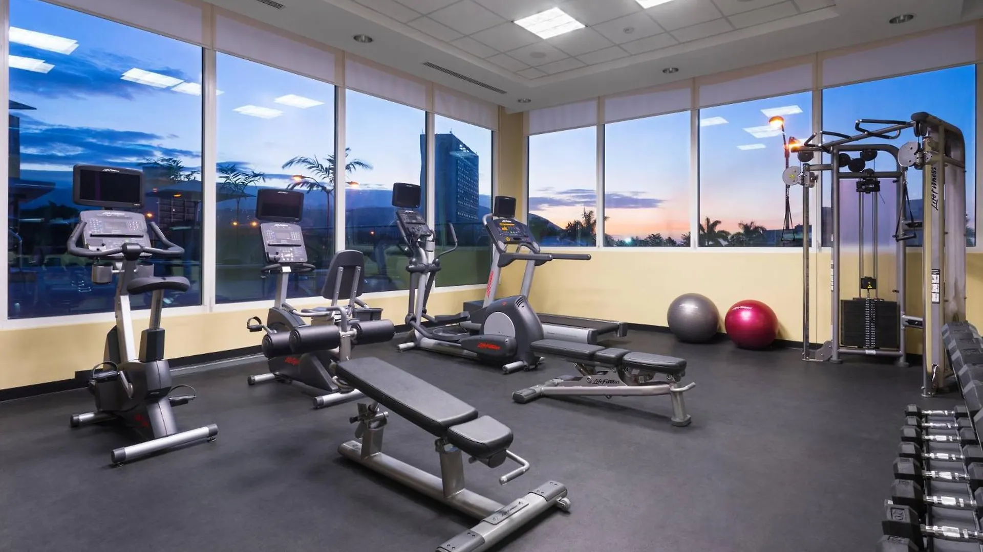Courtyard By Marriott Kingston, Jamaica Hotel