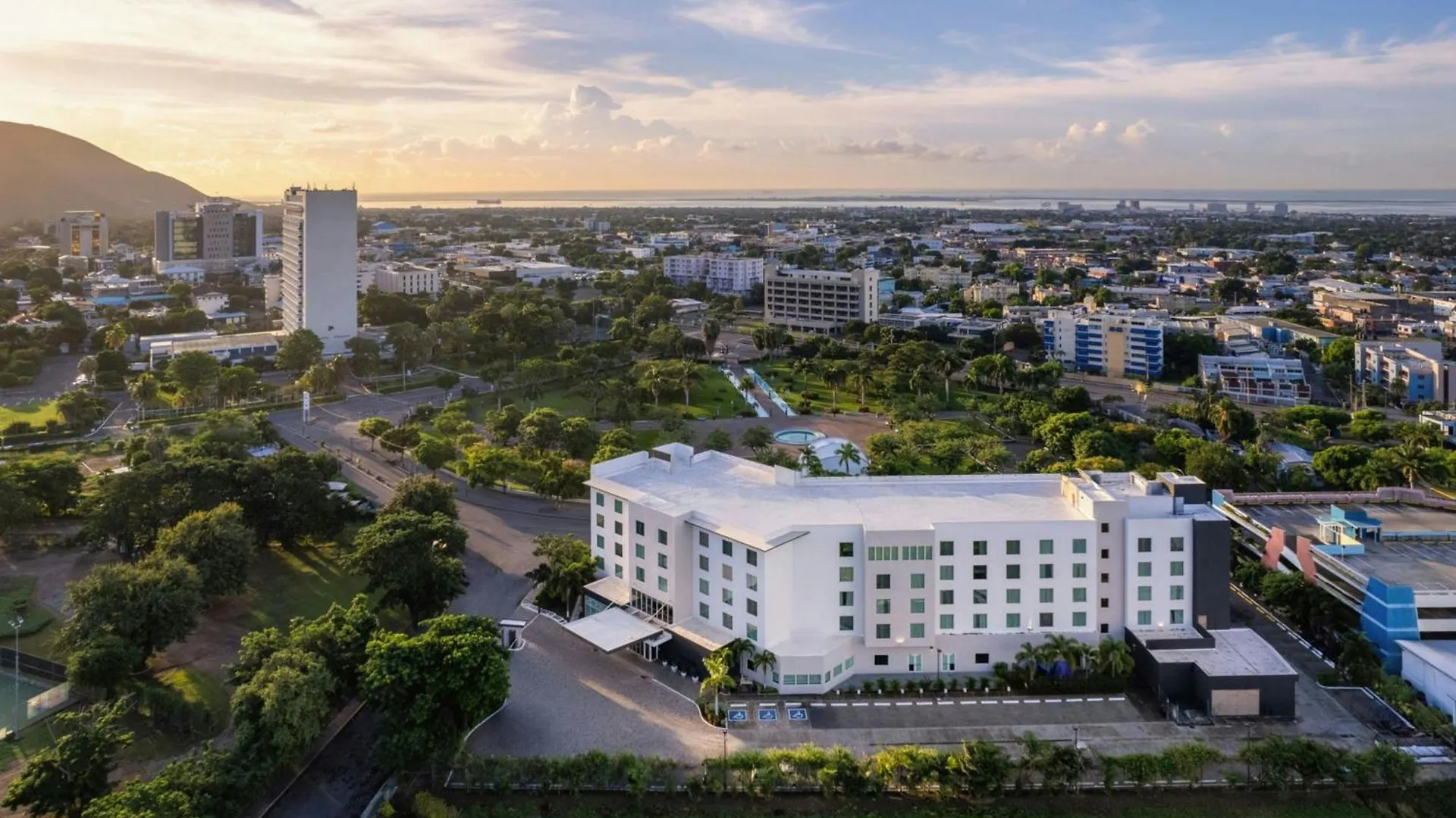 Courtyard By Marriott Kingston, Jamaica Hotel  Kingston